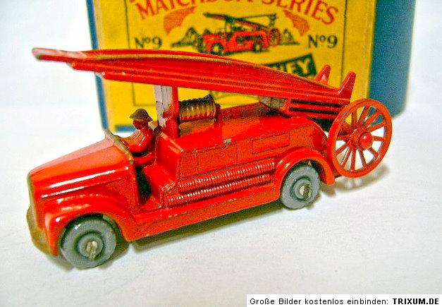 Matchbox RW No.9B Dennis Fire Engine grey plastic wh.  